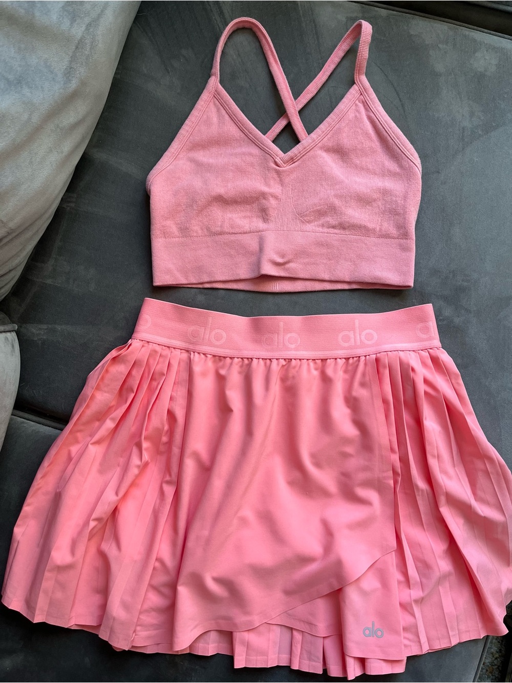 Alo Yoga skort & bra set in Strawberry Lemonade